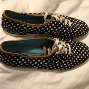 Polka dot ked sneakers
